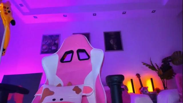 Image 10 of alyssa_smitt Stream on Chaturbate on 2 days ago