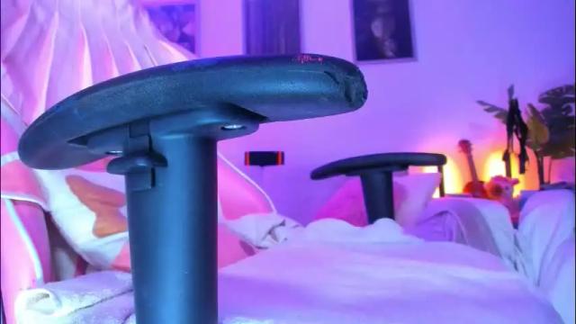 Image 8 of alyssa_smitt Stream on Chaturbate on 8 days ago