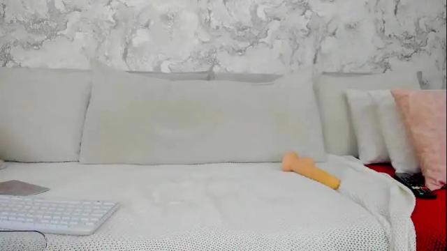 Image 6 of alyssamillan Stream on Chaturbate on 16 days ago
