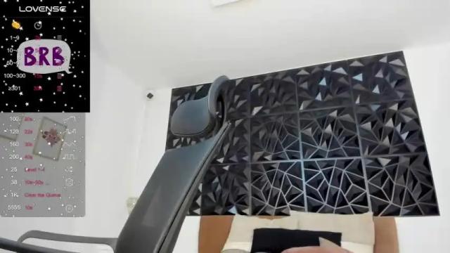 Image 3 of alyssarose1_ Stream on Chaturbate on 17 months ago