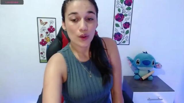 Image 8 of alyssaxr Stream on Chaturbate on 16 months ago