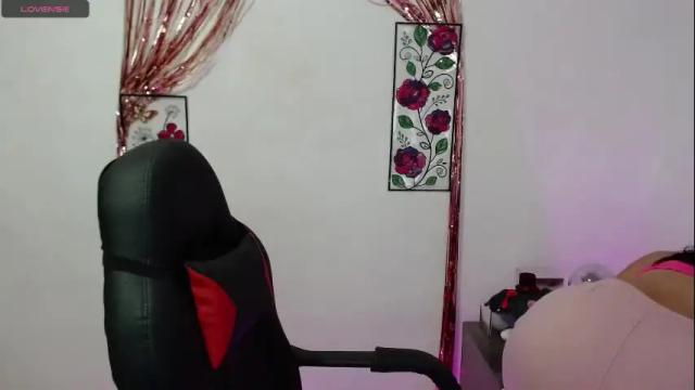 Image 6 of alyssaxr Stream on Chaturbate on 7 months ago