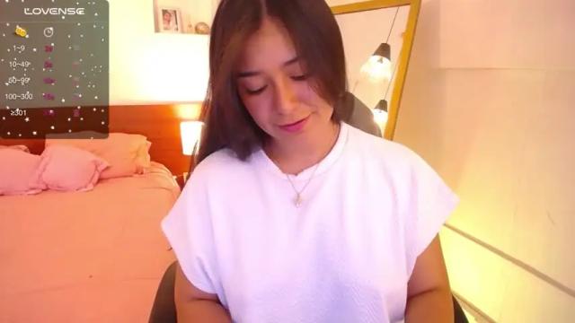 Image 12 of alyssia_wolds_ Stream on Chaturbate on 13 months ago
