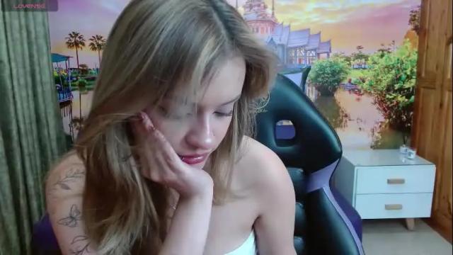 Image 7 of alyy_cute Stream on Chaturbate on 26 days ago
