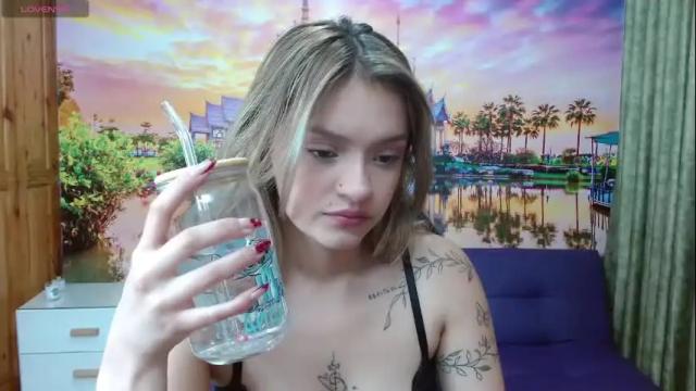 Image 3 of alyy_cute Stream on Chaturbate on 19 days ago