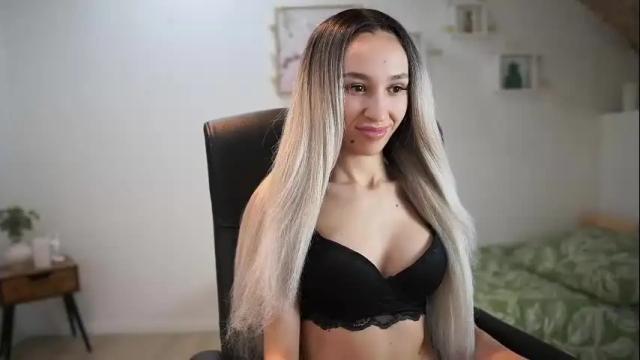 Image 4 of amai__liu Stream on Chaturbate on 1 month ago