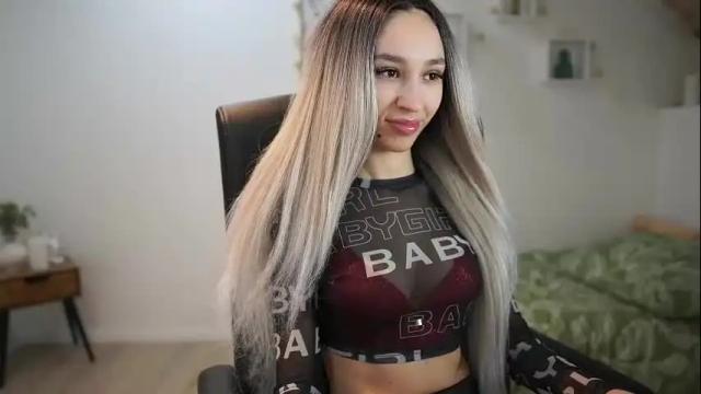 Image 2 of amai__liu Stream on Chaturbate on 26 days ago