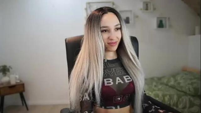 Image 4 of amai__liu Stream on Chaturbate on 26 days ago