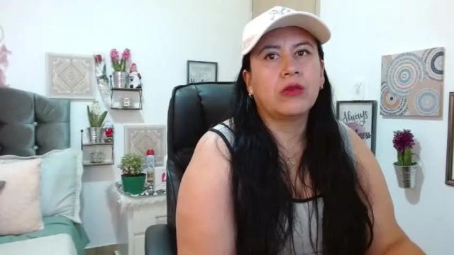 Image 12 of amalia_brunette Stream on Chaturbate on 13 months ago
