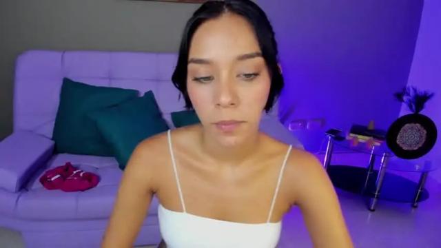 Image 3 of amalia_cruss Stream on Chaturbate on 13 months ago