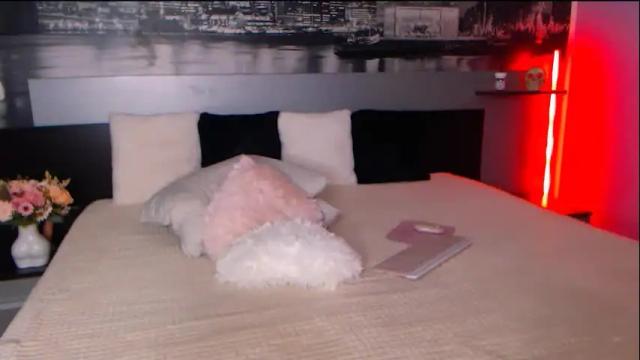 Image 3 of amaliarosses Stream on Chaturbate on 13 days ago