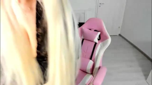 Image 4 of amandateasing Stream on Chaturbate on 2 months ago