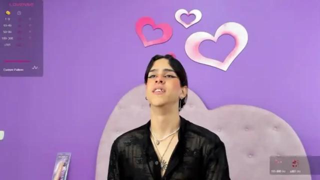 Image 2 of amapolahit Stream on Chaturbate on 12 months ago