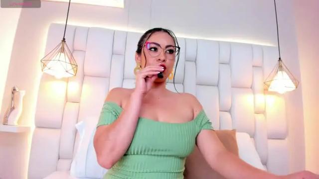 Image 3 of amaralopezx Stream on Chaturbate on 14 months ago
