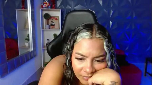 Image 3 of amaranta_rousse Stream on Chaturbate on 5 months ago