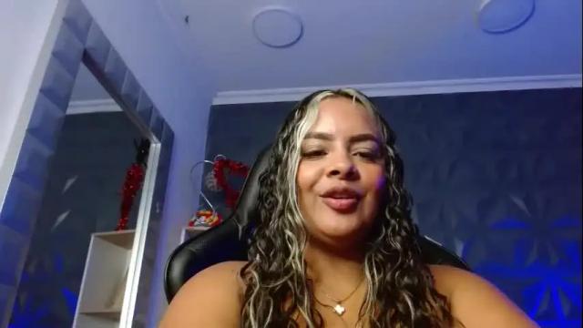 Image 12 of amaranta_rousse Stream on Chaturbate on 5 months ago