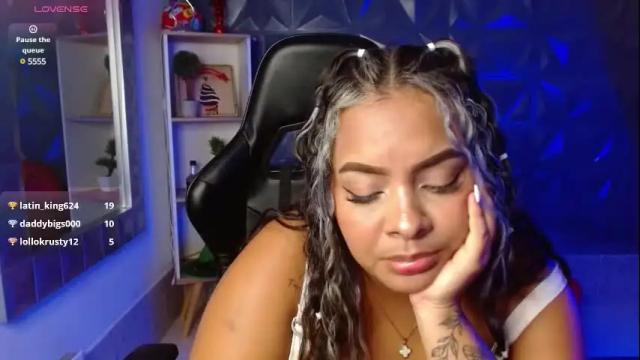 Image 6 of amaranta_rousse Stream on Chaturbate on 4 months ago