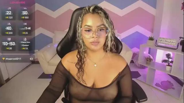 Image 2 of amaranta_rousse Stream on Chaturbate on 4 months ago