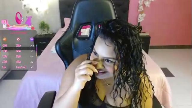 Image 11 of amaranta_rousse Stream on Chaturbate on 3 months ago