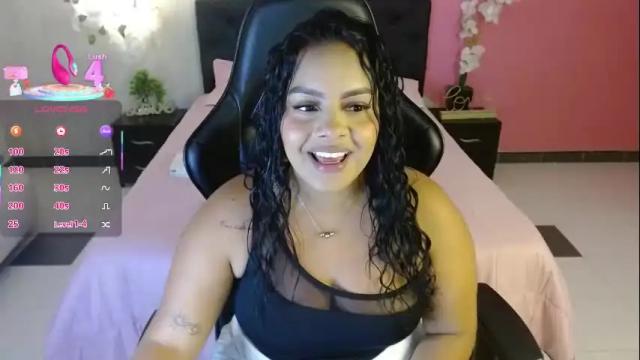 Image 3 of amaranta_rousse Stream on Chaturbate on 3 months ago
