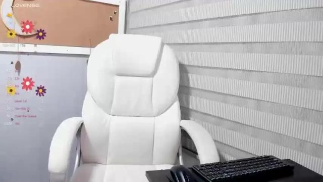 Image 8 of amarantha_h Stream on Chaturbate on 19 months ago