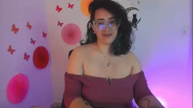 Image 2 of amaryllis_vizcaya Stream on Chaturbate on 15 days ago