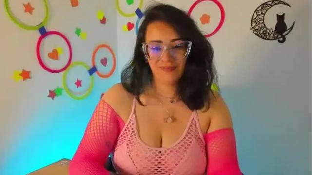 Image 6 of amaryllis_vizcaya Stream on Chaturbate on 4 days ago