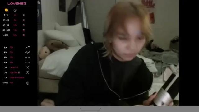 Image 12 of amateuroras Stream on Chaturbate on 16 months ago