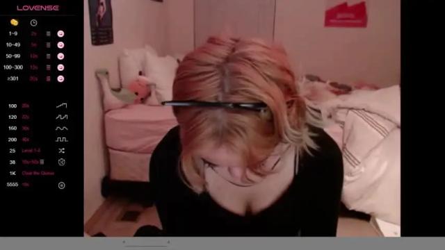 Image 6 of amateuroras Stream on Chaturbate on 16 months ago