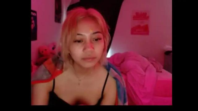 Image 3 of amateuroras Stream on Chaturbate on 16 months ago
