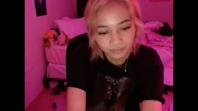 Image 2 of amateuroras Stream on Chaturbate on 15 months ago