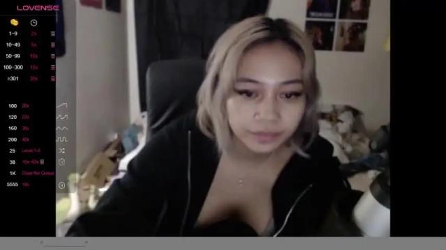 Image 7 of amateuroras Stream on Chaturbate on 14 months ago