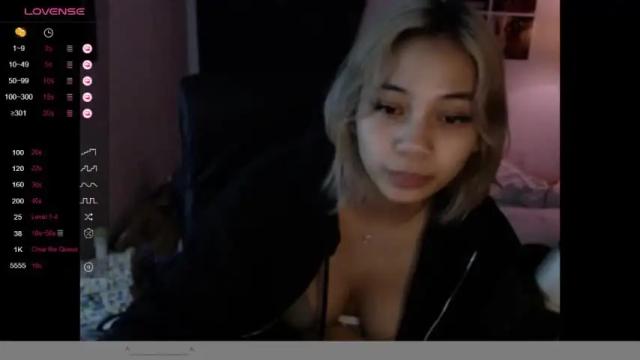 Image 11 of amateuroras Stream on Chaturbate on 14 months ago
