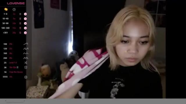 Image 3 of amateuroras Stream on Chaturbate on 14 months ago