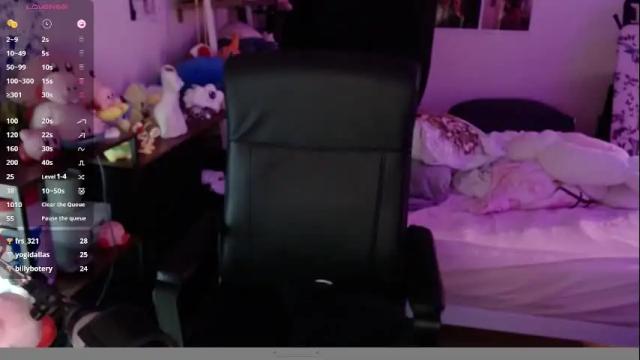 Image 11 of amateuroras Stream on Chaturbate on 8 days ago