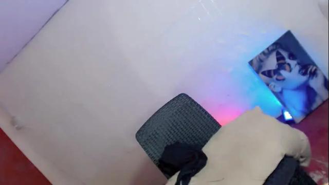Image 11 of amayahugecock69 Stream on Chaturbate on 3 days ago