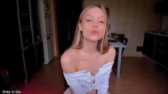 Image 3 of amazing_roxana Stream on Chaturbate on 4 months ago