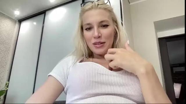 Image 2 of amazingkelly Stream on Chaturbate on 4 days ago