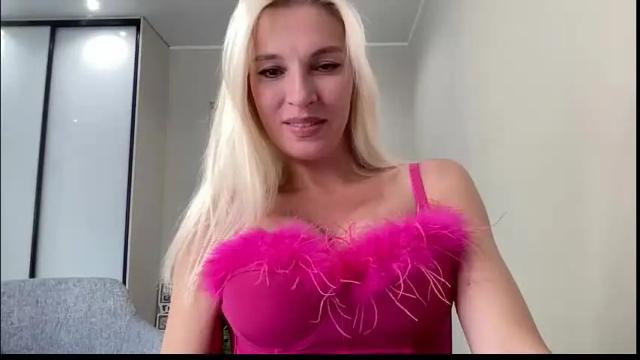 Image 3 of amazingkelly Stream on Chaturbate on 3 months ago