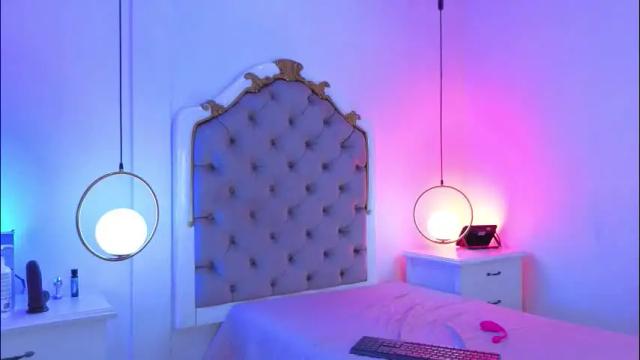 Image 3 of ambar_adamss Stream on Chaturbate on 1 month ago