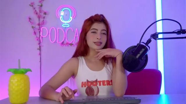 Image 2 of ambar_aniston Stream on Chaturbate on 23 months ago