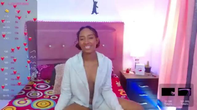 Image 2 of ambar_curls Stream on Chaturbate on 19 months ago