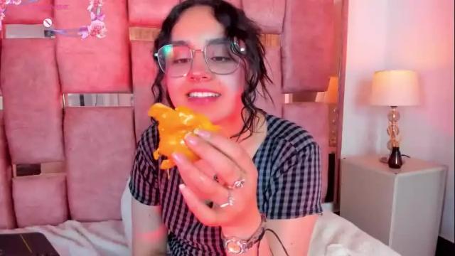 Image 10 of ambar_devon Stream on Chaturbate on 18 days ago