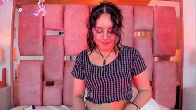 Image 12 of ambar_devon Stream on Chaturbate on 18 days ago