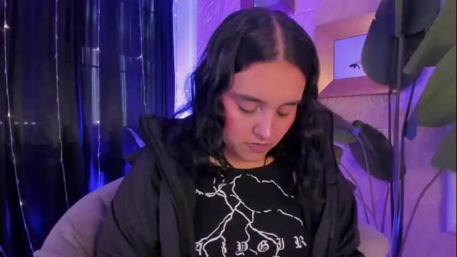 Image 3 of ambar_devon Stream on Chaturbate on 23 days ago
