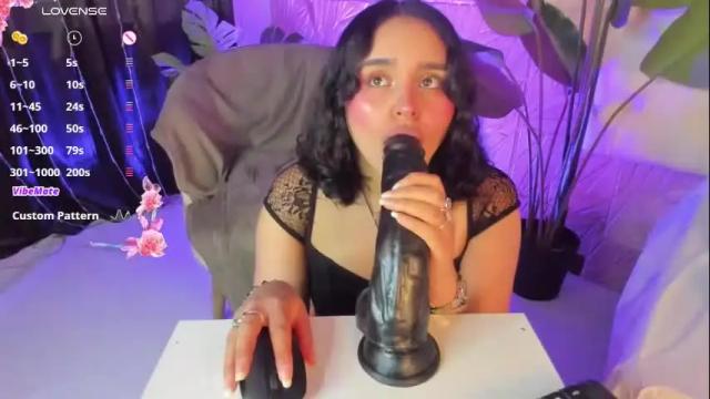 Image 10 of ambar_devon Stream on Chaturbate on 19 days ago