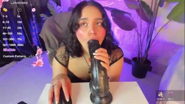 Image 7 of ambar_devon Stream on Chaturbate on 19 days ago