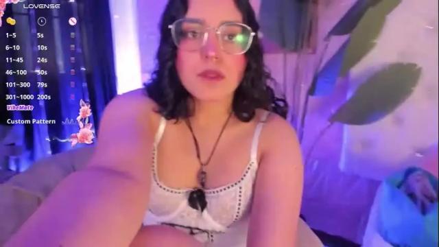 Image 7 of ambar_devon Stream on Chaturbate on 6 days ago