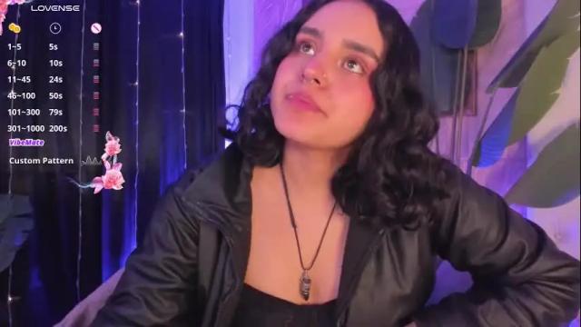 Image 3 of ambar_devon Stream on Chaturbate on 5 days ago