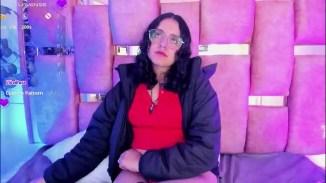 Image 4 of ambar_devon Stream on Chaturbate on 3 days ago